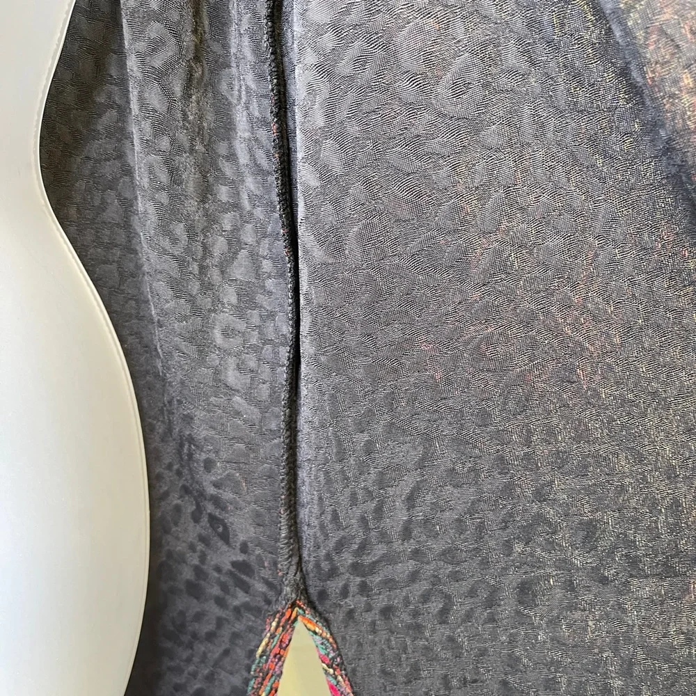A Touch Of Class | VTG Metallic Brush Stroke Abstract Print Open Front Cardigan